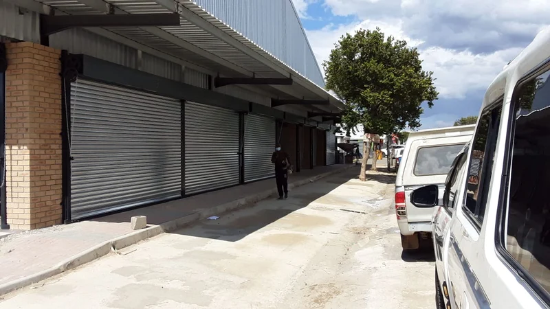Shopping centre walkway: 