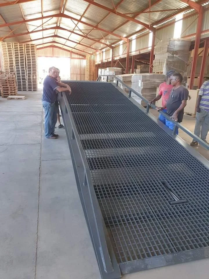 Steel-grating deck: 